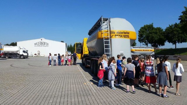 Die Schüler lernten über den toten Winkel.