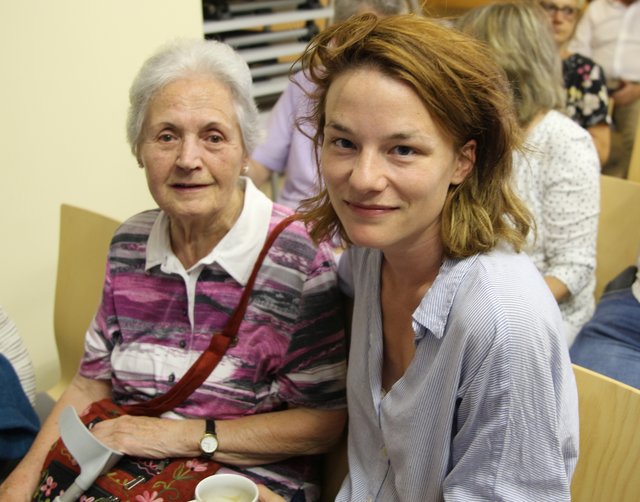 Schauspielerin Valerie Pachner (r.) mit Jägerstätter-Tochter Maria Dammer.