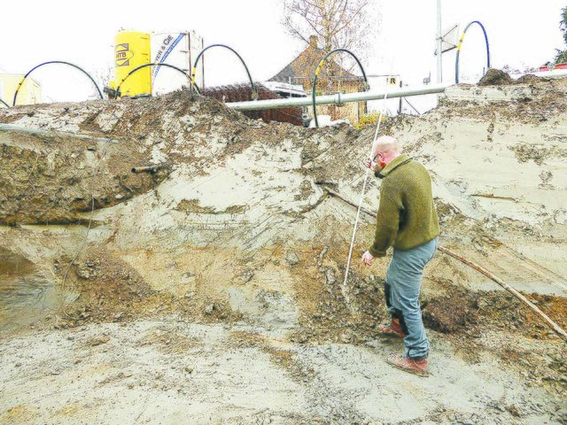 Ende letzten Jahres wurden bei Grabungsarbeiten einer Baustelle Knochen und ein religiöser Anhänger gefunden. Nach einer Expertise aus den USA steht fest: Die Toten stammen aus dem 15. Jahrhundert.