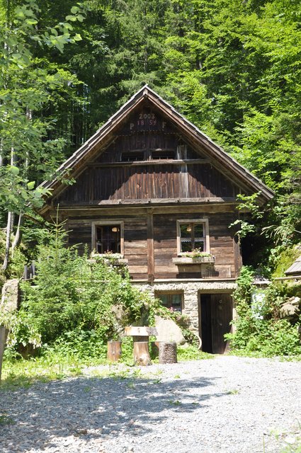 Auch die „Strutz-Mühle“, am Ufer des Schwarzbachs zählt zu den Lieblingsorten der Steiermark. | Foto: Bettina Strejcek