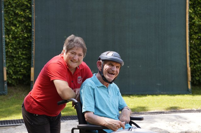 Unterstützerin Sandra Pfingstl und Martin Obermoser nach ihrem Sensationswurf. | Foto: Anita Marchgraber