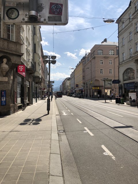 Innsbrucker Museumsstraße, auf 440 Metern sind 7 Friseure zu finden.