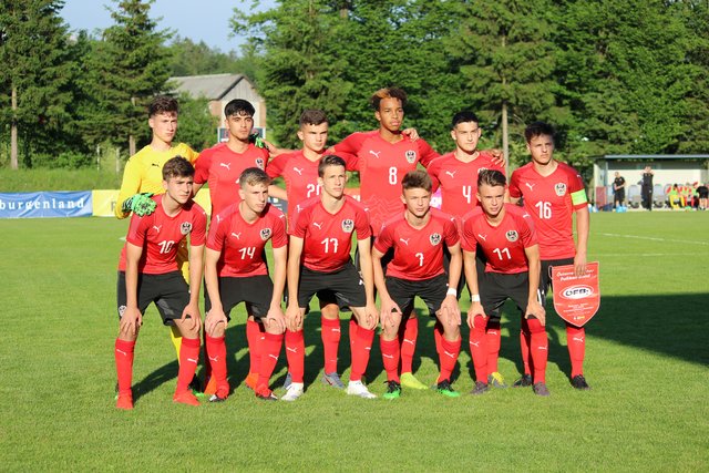 Sandro Schendl (Nr. 16) führte das U16-Nationalteam als Kapitän zu zwei Siegen über Spanien.