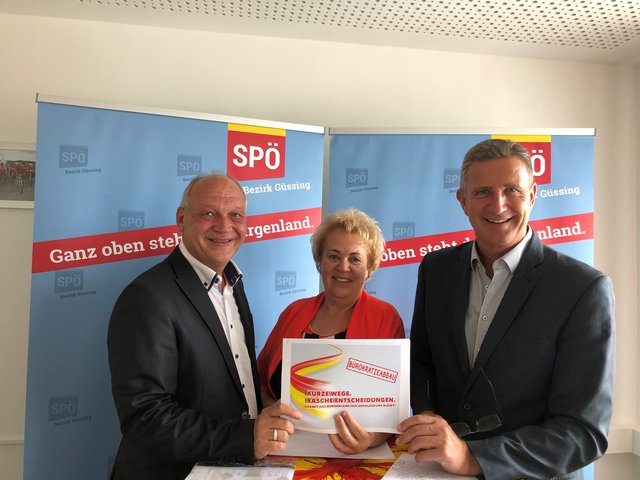 Begrüßen die jüngsten Gesetzesnovellen: LAbg. Wolfgang Sodl (links), Landtagspräsidentin Verena Dunst, LAbg. Ewald Schnecker.