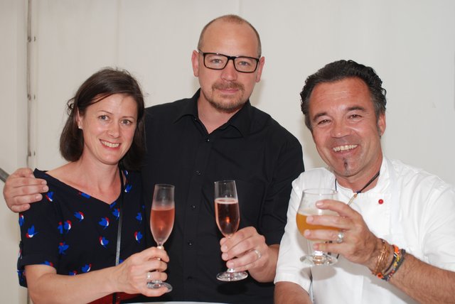 Eva und Daniel Hesse mit Oliver Pobaschnig vom Wirtshaus Oliver in Wolfsgraben.