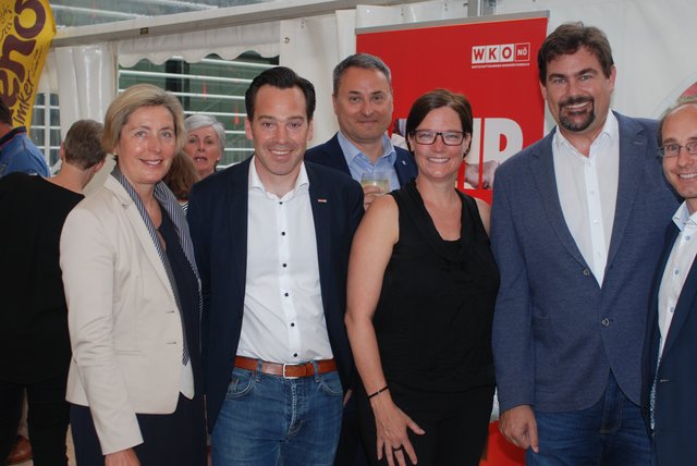 NR-Abg. Michaela Steinacker, Andreas Kirnberger, Bgm. Michael Cech, Astrid Wessely und Bgm. Stefan Steinbichler.