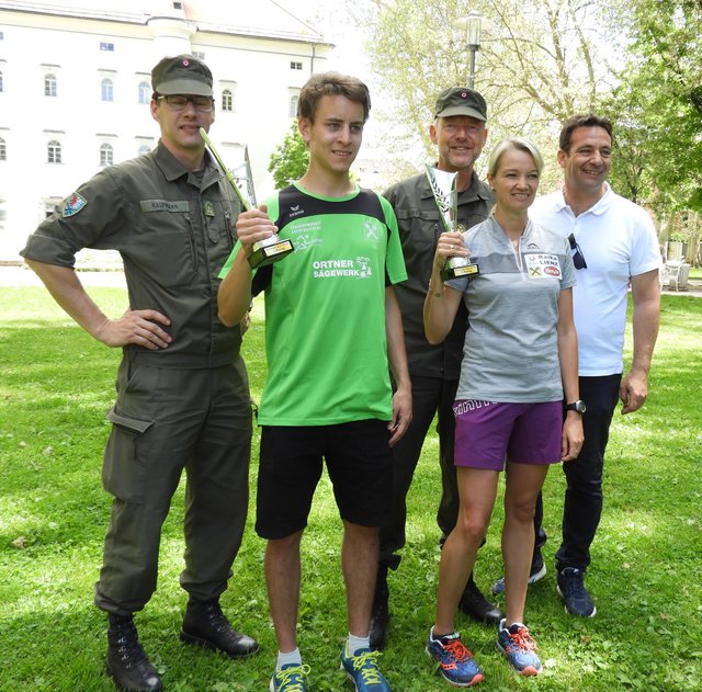 Die Tagessieger Andrea Oberbichler und Manuel Theurl mit den Rennleitern des HSV Spittal/Drau.