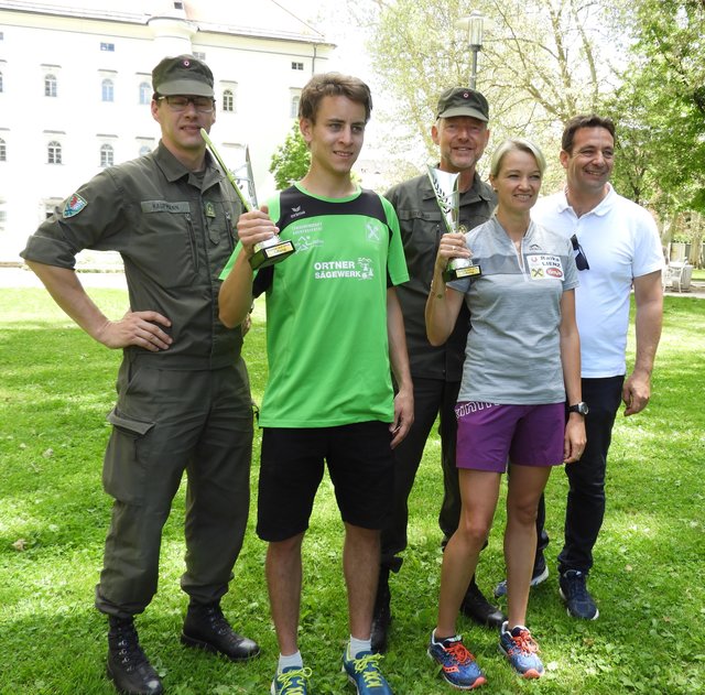 Die Tagessieger Andrea Oberbichler und Manuel Theurl mit den Rennleitern des HSV Spittal/Drau. | Foto: Bürgel