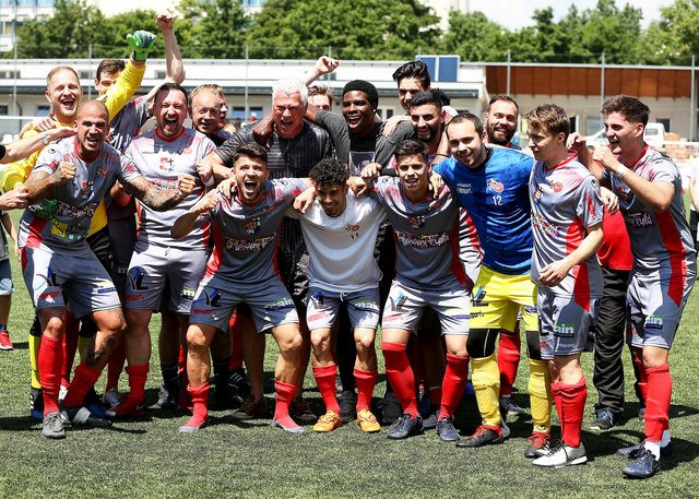 Ostliga, wir kommen: Die Wiener Viktoria feiert die Meisterschaft in der Wiener Stadtliga.  | Foto: Pichler