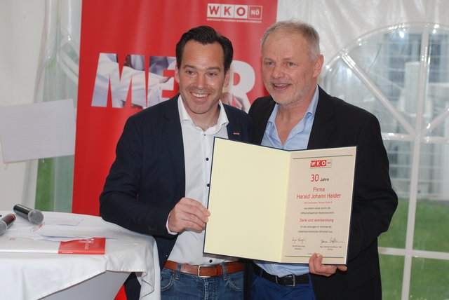 Harald Haider wurde für 30 Jahre Mitgliedschaft in der Wirtschaftskammer Dank und Anerkennung ausgesprochen.