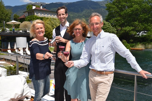 Freuen sich auf die Cocktailtage an zwei Seen: Maria Theresia Wilhelm (MTG), Veranstalter und Bartender Thomas Domenig, Almut Knaller (Tourismus Weißensee) und Gastgeber Hubert Koller (v.li.) | Foto: Niedermüller