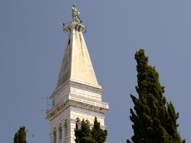 die Statue der hl. Eufemia dreht sich mit dem Wind