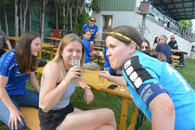 ... dann gab's ein verdientes Schluckerl.