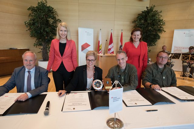 Heinz Brock, Christine Haberlander, Elgin Drda, Wolfgang Havlicek, Karin Hörzing und Michael Harrucksteiner (v. l. n. r.).