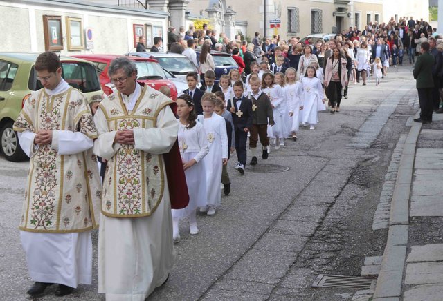 Sarleinsbach: Christi Himmelfahrt und Erstkommunion an einem Sarleinsbach: Christi Himmelfahrt und Erstkommunion an einem