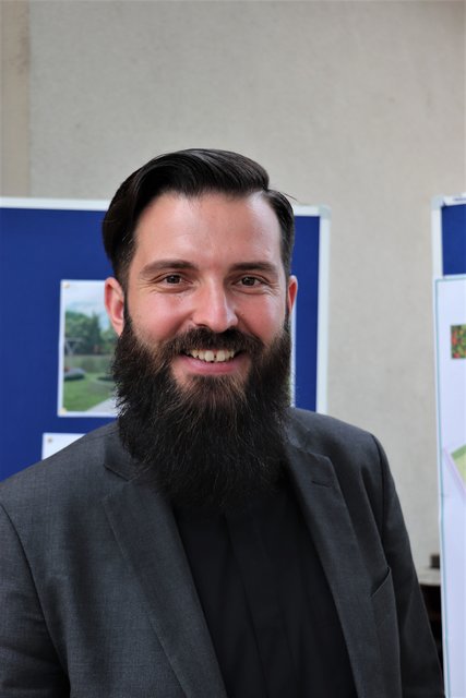 Ioan Liviu Bilc wurde in Rumänien geboren, studierte in Graz Theologie und wurde vor einem Jahr zum Diakon geweiht. Am 23. Juni empfängt er von Bischof Wilhelm Krautwaschl die Priesterweihe. Bis September bleibt der 30jährige im Pfarrverband Kalsdorf-Fernitz, dann wird er Kaplan in der Pfarre Weiz.  | Foto: Edith Ertl