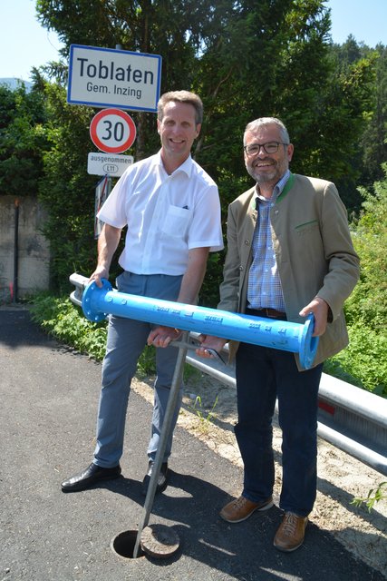 Wasser-Kooperation: Bgm. Dietmar Schöpf (Hatting) und Sepp Walch (Inzing).