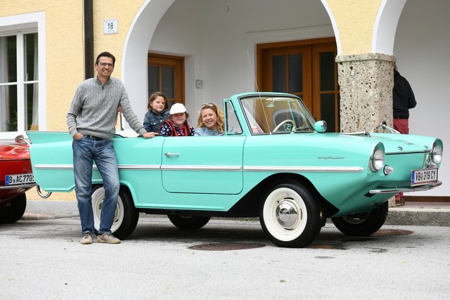 Christian, Anna Clara, Marie Sophie und Marieluise Diridl (v.l.) aus Seewalchen waren erstmals mit ihrem Amphicar dabei. | Foto: Wolfgang Spitzbart