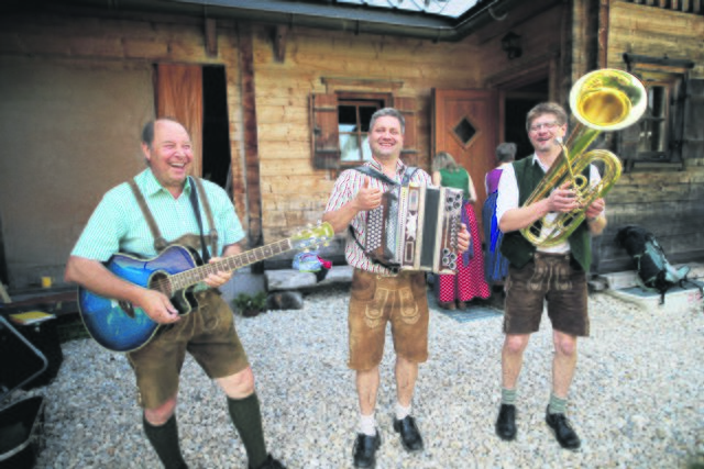 Zünftige Almgaudi mit viel Musik beim Almfest auf der Wurzeralm