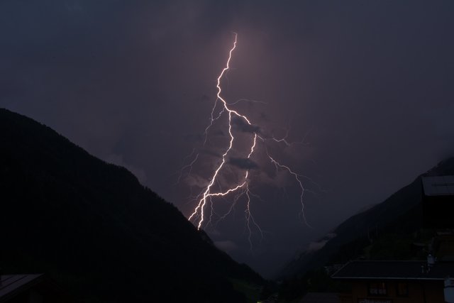 Besonders am Wochenende ist in Tirol stellenweise mit heftigen Gewittern zu rechnen.