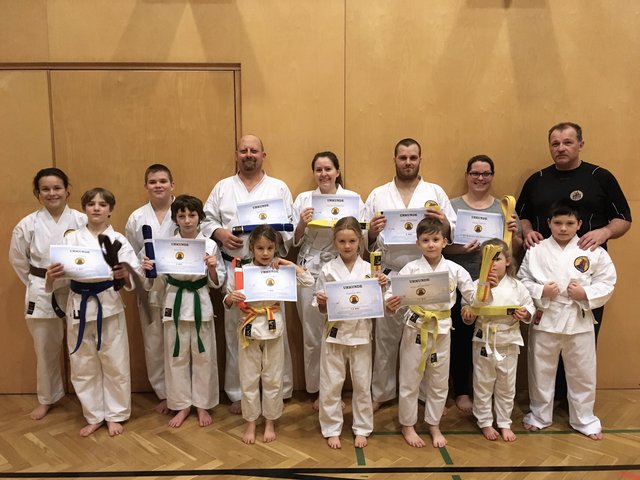 Eine Stufe geschafft: Die "Gürtelprüfung" ist ein wichtiger Tag im sportlichen Leben der Grünbacher Karateka.  | Foto: Karateclub Nihon