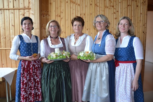 <f>Barbara Marksteiner</f>, Gertrud Fröschl, Martina Pühringer, Helene Aichhorn und Sabine Grünberger (v. l. n. r.).