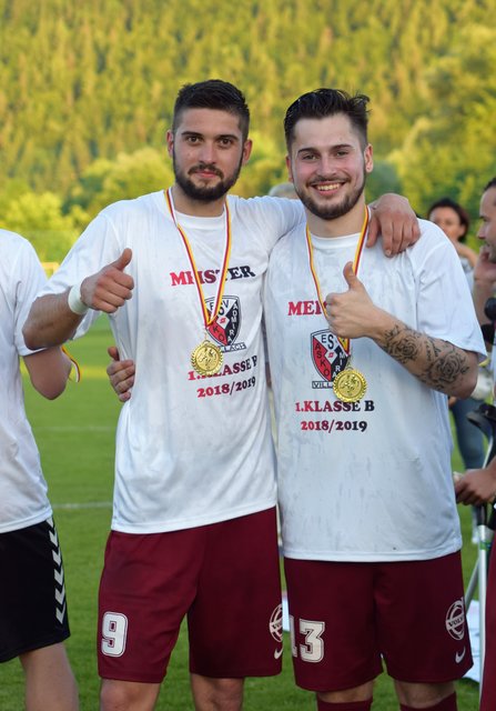 Gemeinsam ist Alles viel schöner. Die Brüder Mario und Matteo Dolinar freuen sich über den Meistertitel mit Admira Villach. | Foto: Nina Stattmann/KK