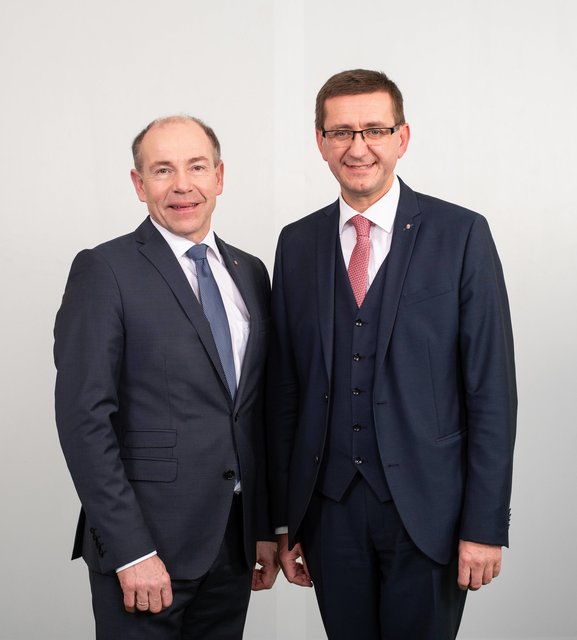 Agrarlandesrat Max Hiegelsberger gemeinsam mit Wirtschafts- und Tourismuslandesrat Markus Achleitner (v. l.).