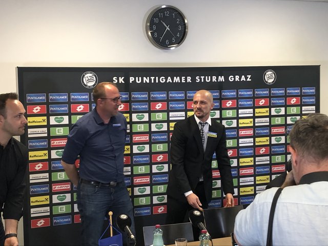 Der neue Sturm Trainer Nestor El Maestro (r.) mit Geschäftsführer Sport Günter Kreissl.