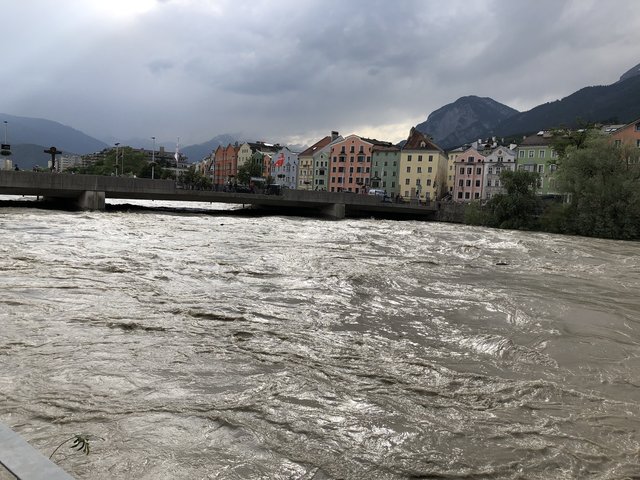 Hochwasser in Innsbruck, Uni-Brücke, 18:00 | Foto: skn