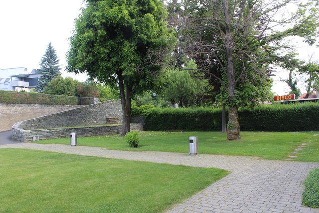Direkt hinter der Stadtmauer, angrenzend an das Bräuhaus, wird der neue Spielplatz im Grabengarten entstehen