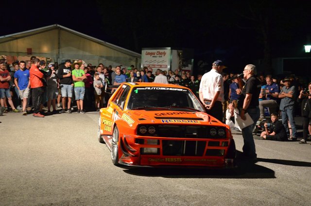Lokalmatador Felix Pailer bei der Fahrerpräsentation am Samstag Abend