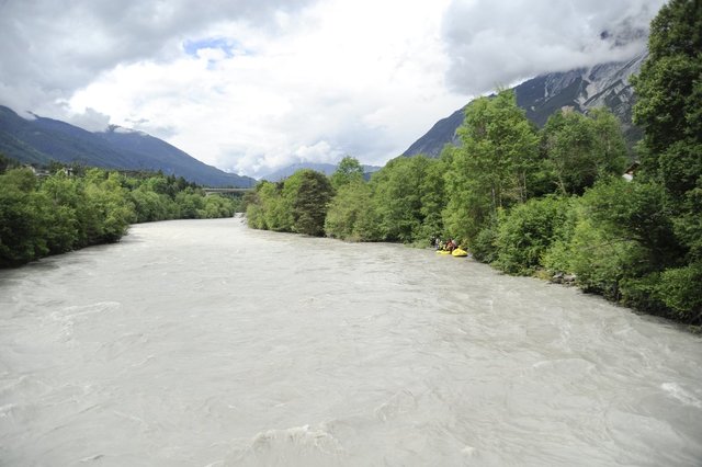 Das Wasser am Inn steigt weiter. Grund sind die starken Regenschauer, Gewitter und die Schneeschmelze.