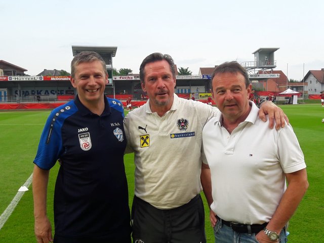 U21 Teamchef Werner Gregoritsch (Mitte) mit den TSV Vorstandsmitgliedern Helmut Kammel (r.) und Herbert Schwengerer (l.)