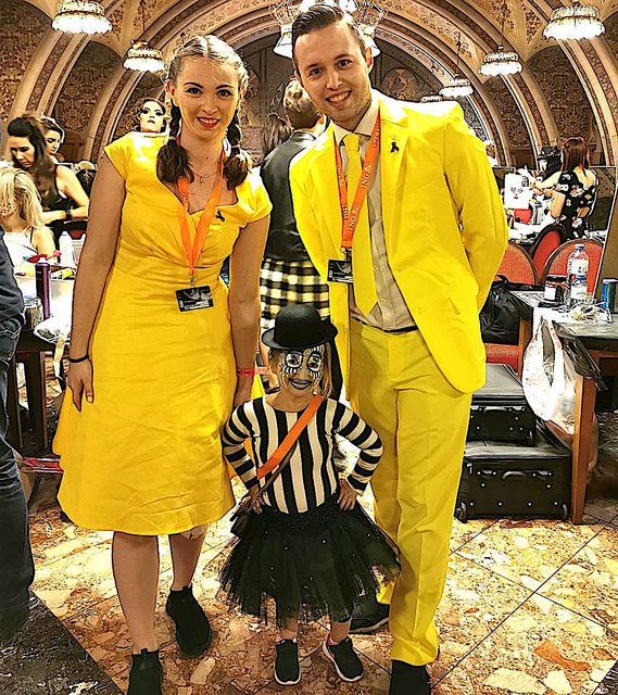 Gabriela und Nikolaus mit Artistin vom Circus Roncalli.
