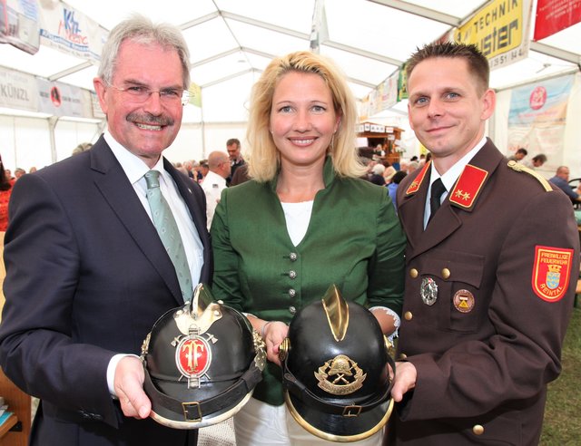 LT-Präsident Karl Wilfing, Bgm.in Doris Kellner, FF-Kommandant Roland Schuster | Foto: NÖ LT-Direktion/Beisser