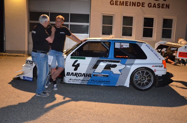 Karl Schagerl (hier bei der Fahrerpräsentation) im Rallyegolf holte sich den Streckenrekord mit 1,26,26 Minuten