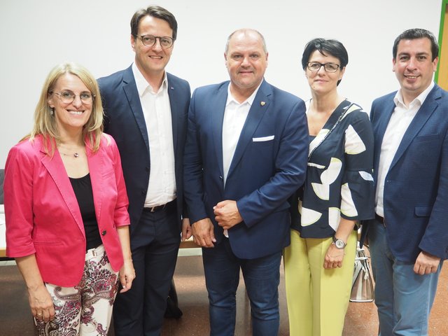 Landesrätin Ulrike Königsberger-Ludwig, Amstettens Stadtparteivorsitzender Gerhard Riegler, Bürgermeister Alois Schroll, Bürgermeisterin Renate Gruber und EU-Abgeordneter Günther Sidl.