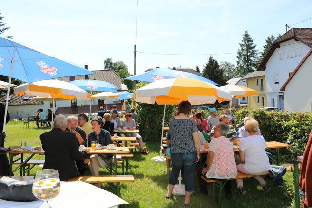 Bei herrlichem Sonnenschein genossen alle das köstliche Frühstück.