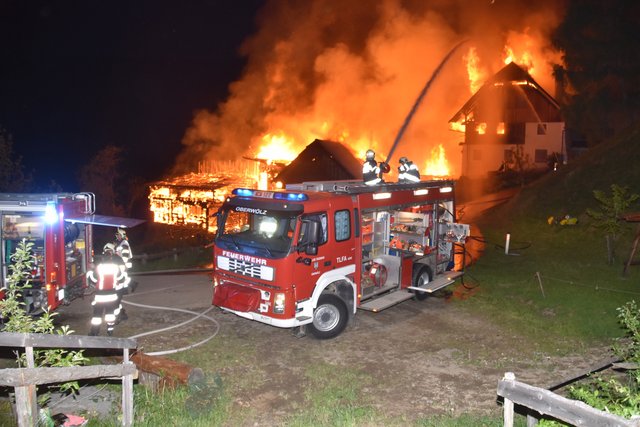 Über 160 Helfer waren beim Großbrand in Oberwölz im Einsatz.