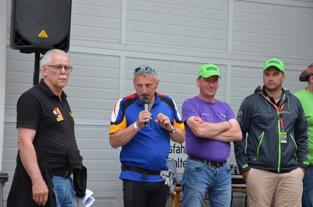 Bgm. Erwin Gruber lobte die Begeisterung, mit der die Organisatoren (WRT Rallyteam Stefan Wiedenhofer und die FF Gasen) die Veranstaltung auf die Beine stellten und dankte allen Anrainern, Grundstücksbesitzern, der gesamten Gemeinde, ohne sie könnte so ein Rennwochenende nicht veranstaltet werden. 