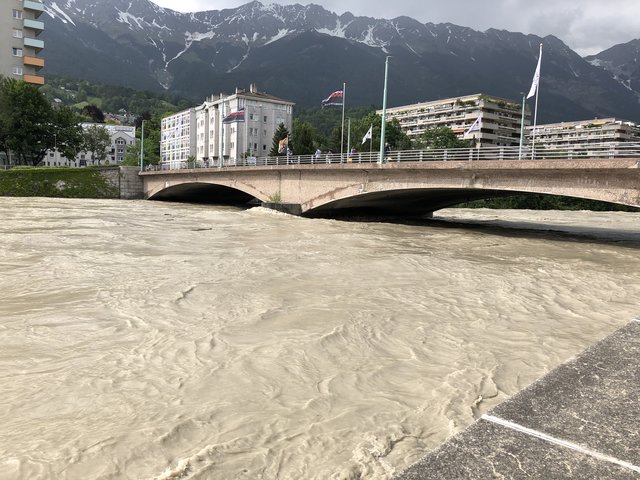 Hochwasser am Inn, Uni-Brücke, 17:30  | Foto: skn