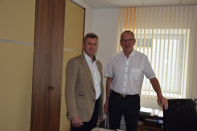 Bürgermeister Manfred Haslehner, bisheriger Amtsleiter Herbert Dieplinger.