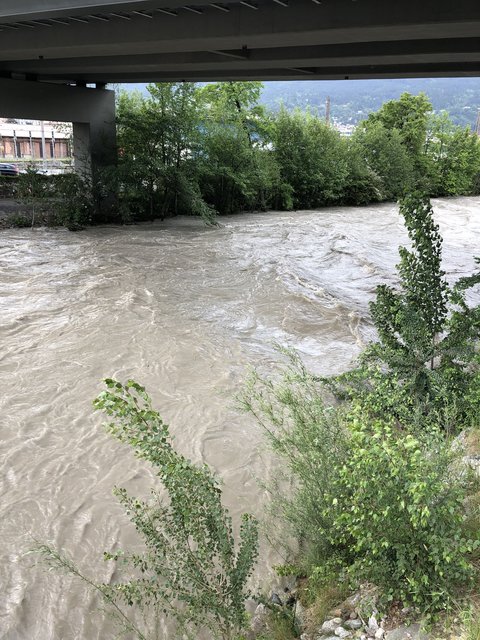 Auch die Sill führt viel Wasser, Olympiabrücke, 17:00 Uhr | Foto: skn