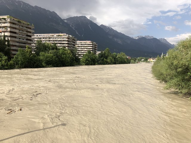 Hochwasser am Inn, Uni-Brücke, 17:30  | Foto: skn
