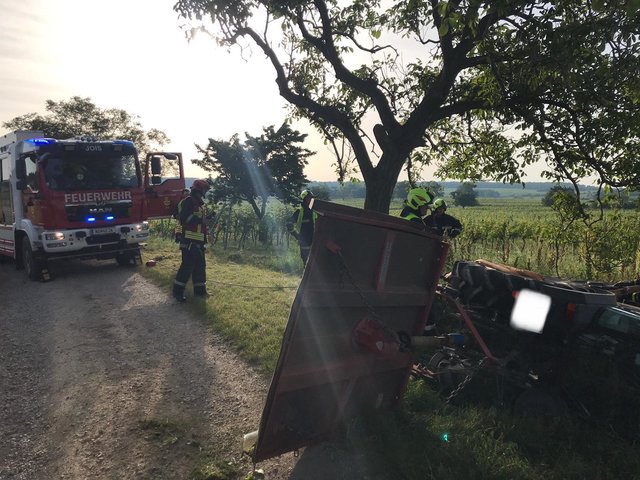 Die Feuerwehr Jois rückte zu einem Traktorunfall aus.