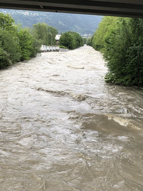 Auch die Sill führt viel Wasser, Olympiabrücke, 17:00 Uhr | Foto: skn