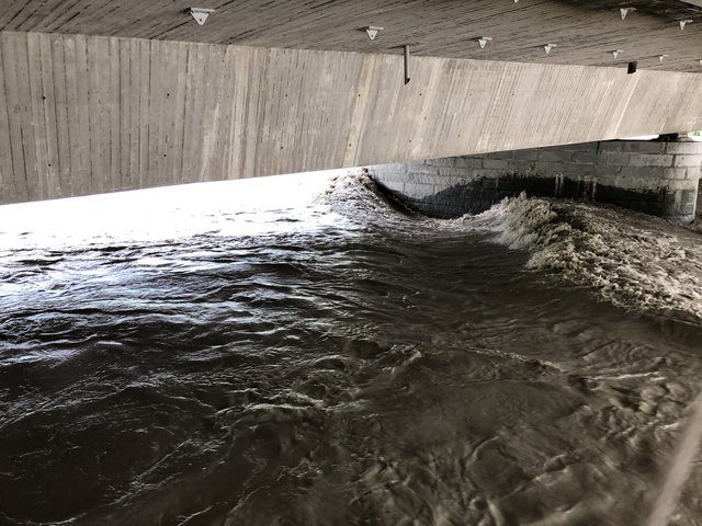 Hochwasser – Inn bei der Grenobler Brücke
12.6./12:00 | Foto: skn