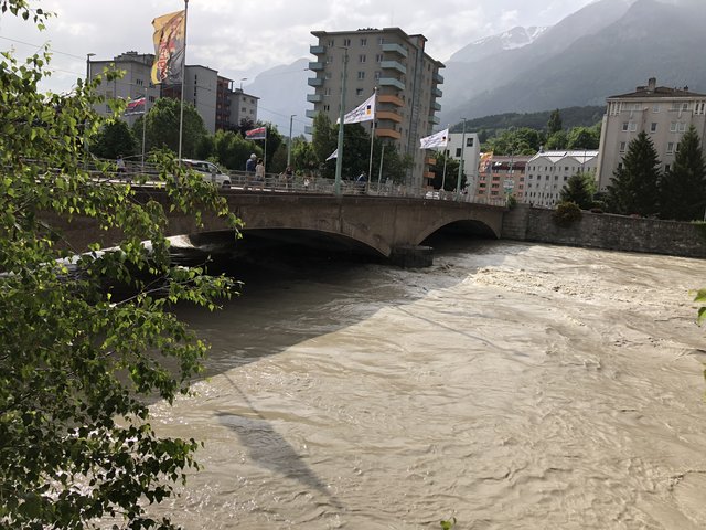 Hochwasser am Inn, Uni-Brücke, 17:30  | Foto: skn