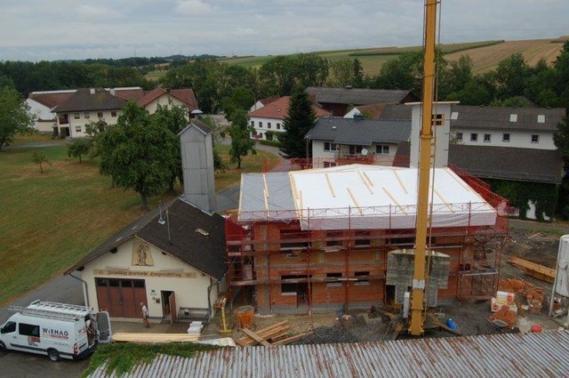 Das neue Gebäude wurde direkt neben dem alten gebaut. | Foto: FF Emprechting